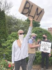 About 150 people rallied on the Railroad Green in the Village of Warwick Tuesday afternoon to protest the murder of George Floyd in Minneapolis on May 25 from the pressure of a policeman’s knee on his throat. White people stood with people of color, wearing face masks and holding signs that carried the expressions of their First Amendment right to protest. The demonstration comes amidst reports that Warwick Town Police are investing what could be a racist threat on social media to an address in the Kings Estates community in Warwick. If you have information about the posting, contact Warwick Police at 845-986-5000. Photos by Michelle Foster.