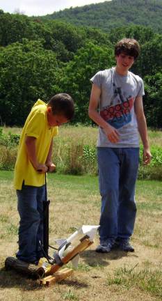 Nature museum seeks teen volunters for summer camp Nature museum seeks teen volunters for summer camp