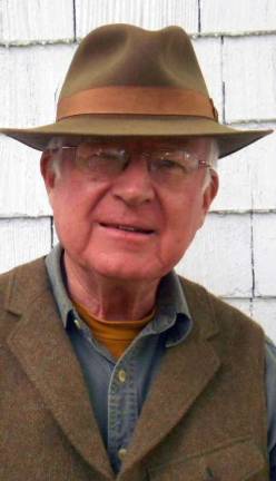 Defining community service Photo by Stan Martin Prof. Richard Hull, WarwickþÄôs town historian, will be honored as WarwickþÄôs 2013-14 Citizen of the Year during a ceremony Oct. 23 at the Landmark Inn.