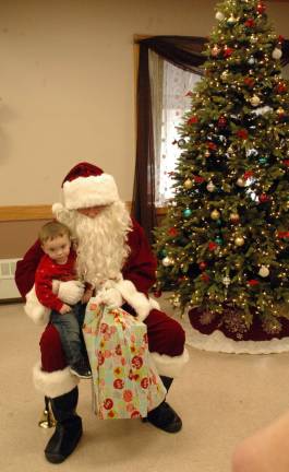 Santa's early touchdown in Greenwood Lake Santa's early touchdown in Greenwood Lake