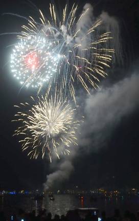 Greenwood Lake Mayor Jesse Dwyer estimated as many 7,000 people celebrated the Fourth of July last Sunday at the village’s fireworks display at the Thomas P. Morahan Waterfront Park. Photos by Ed Bailey.