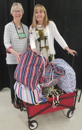 Warwick. Warwick Valley Quilters Guild donates 175 'Comfort Bags' Warwick. Warwick Valley Quilters Guild donates 175 'Comfort Bags'