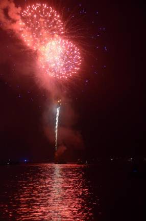 Independence Day: Parade, thunderstorm and fireworks After thunder and rain came fireworks