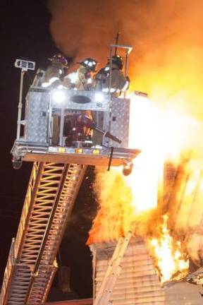 Fire totals pizza restaurant and apartments in Florida Fire totals pizza restaurant and apartments in Florida