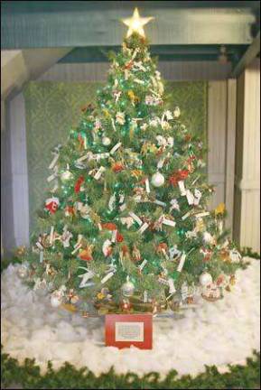 434 ornaments and counting: Harness Museum tries for world record 434 ornaments and counting: Harness Museum tries for world record