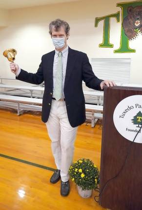 Many students met Stuart Johnson, the 13th head of Tuxedo Park School, on the first day of school, Thursday, Sept. 9. Photo provided by the Tuxedo Park School.