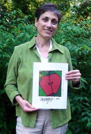 Applefest 2013 T-shirt design winners announced Louise Hutchison of Warwick created the design design that will appear on Applefest 2013 T-shirts.