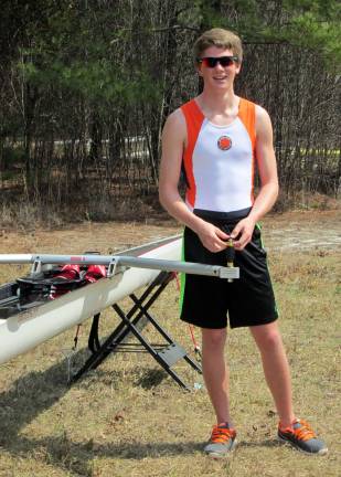 Warwick high school rower to race in Spain Niles Arner of Warwick departed this week for Spain as a member of the USRowing High Performance 2014 Junior Worldís Development four-man team.