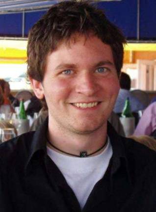 Emma Nicholson awarded $1,000 scholarship Ian Bennett died at the age of 26 in 2007. He was a musician and artist. Through the fund created by his co-workers, friends and family, "a high school student who shares Ianís ability to take artistic risk is awarded a scholarship to help support their passion through higher education.î