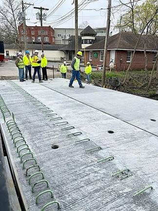 Bank St. Bridge drops into place