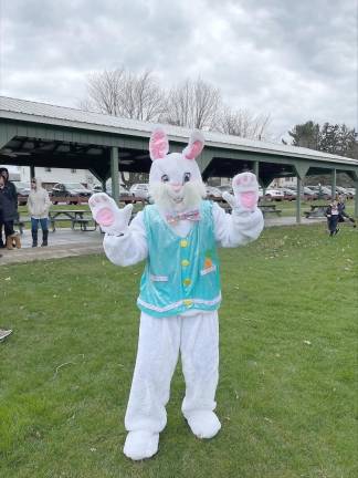 Easter Bunny makes Pine Island appearance
