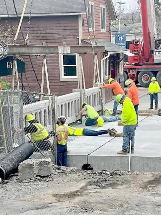 Bank St. Bridge drops into place