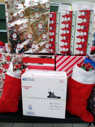 Towns 4 Troops needs help to mail Christmas stockings overseas Towns 4 Troops needs help to mail Christmas stockings overseas.