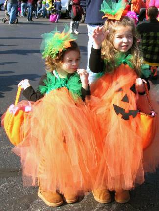 Second annual Trunk or Treat held at Warwick Valley High School Photos by Roger Gavan Pumpkins Sophia Young,2, and her sister Lexi, 4.