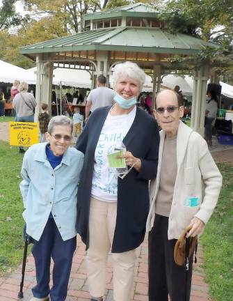 Albert Wisner Public Library Director Rosemary Cooper praised Glenn and Susan Dickes for their generosity in funding all the expenses involved in presenting the event at no cost to the Library or the taxpayers.