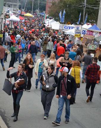 Applefest 2016 draws large crowds despite light rain and cooler weather South Street as viewed from Main Street.