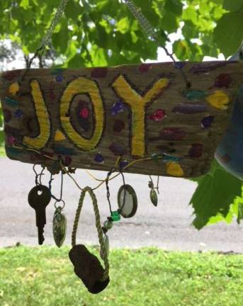 Trees that speak Here is one example of the inspirational words adorning trees on trees along Main Street and Railroad Avenue in the Village of Warwick.