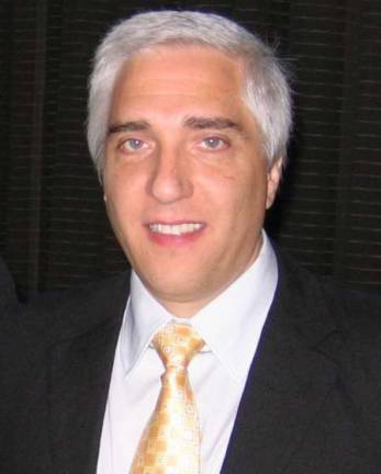 Critical thinking is the topic at SUNY Orange lecture series Steven Novella, MD, advises people to discover the truth about health and well-being.