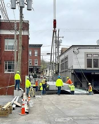 Bank St. Bridge drops into place