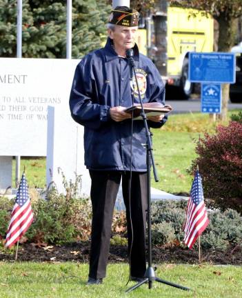 An invocation was offered by former U.S. Navy pilot and Korean War Veteran Don Gremier.