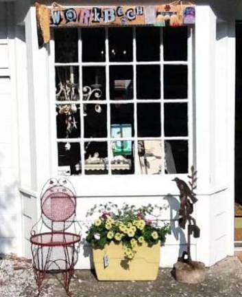 'Portrait of a Holiday’ in Sugar Loaf The Workbench Artist Co-op, located at 1392A Kings Highway in Sugar Loaf, will welcome the holiday season with a creative and charitable event, ìPortrait of a Holiday,î from 11 a.m. to 6 p.m.on Saturday, Nov. 25.