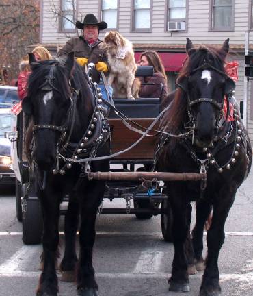 Warwick businesses enjoy successful holiday season in 2013 Free horse and wagon rides added to the shopping experience in the downtown area.