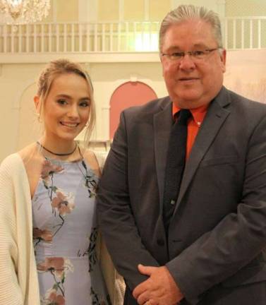 Orange-Ulster BOCES honors regional arts and humanities achievement Photos courtesy of Orange Ulster BOCES Chloe Borthwick from Warwick Valley High School with William J. Hecht, OU BOCES district superintendent.