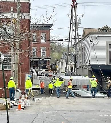 Bank St. Bridge drops into place