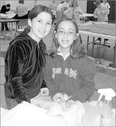 St. Stephen's volunteers sew “Ugly Quilts” for the homeless St. Stephen's volunteers sew “Ugly Quilts” for the homeless