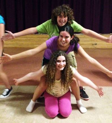 To Oz? To Oz. Oh joy, rapture The Warwick Valley Middle School Drama Club will present the family classic, ìThe Wizard of Oz,î at the Theater at the Warwick Valley High School on Friday and Saturday, April 27 and 28, at 7 p.m., and on Sunday, April 29, art 2 p.m.