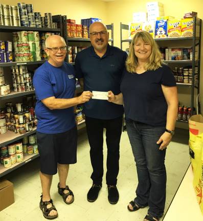 Warwick. Democrats help local pantries feed families Warwick. Democrats help local pantries feed families