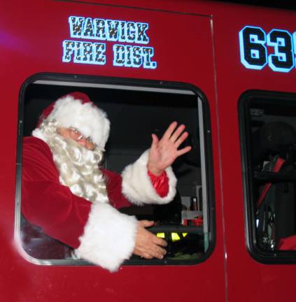 Warwick lights its Christmas tree Additional photos can be found online at warwickadvertiser.com Santa, traveling in a fire engine, made his usual early surprise visit and handed out goodies to the excited children who lined up to greet him.
