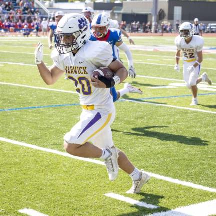 Dan Thorton races down the sideline for a 42-yard touchdown. Photo by Tom Bushey/WVSD.