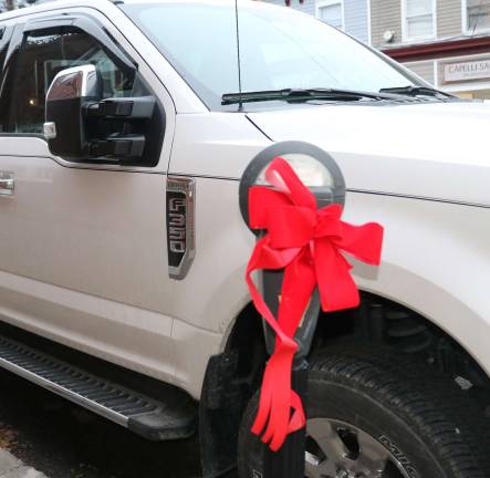 Small Business Saturday lures more shoppers to downtown Warwick The many advantages of shopping local in Warwick include free parking during Home for the Holidays.