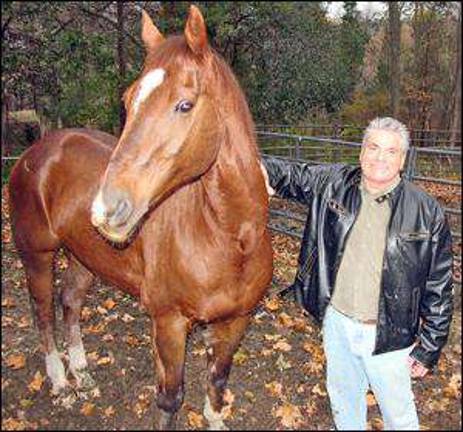 Retired cop saddles up for St. Jude's Hospital Retired cop saddles up for St. Jude's Hospital