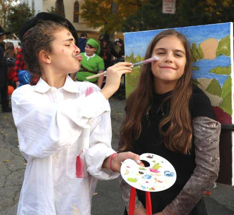 Annual Lions Club and Village of Warwick Halloween Parade draws 1,200 witches, goblins and other assorted characters Very clever - Alexa Keys, 11, as Leonardo da Vinci, painting the Mona Lisa, portrayed by Alana Adee, 11.