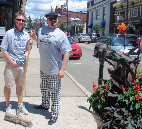 Annual Sidewalk Sale will have extra clean sidewalks Photo by Roger Gavan Co-Chair Tim Mullally (left) and Craig Wadeson of Wadeson Home Center will join Dun-Rite Power Washing to make sure the sidewalks are extra clean for the annual Sidewalk Sale.