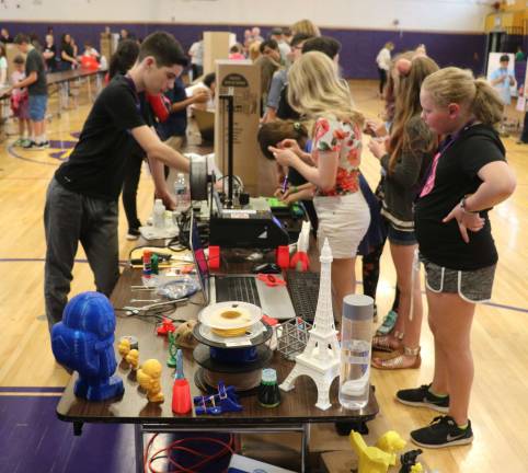 Warwick Valley School District hosts STEAM Fair All displays were judged based on objective, data methods, presentation, skill and creative ability.