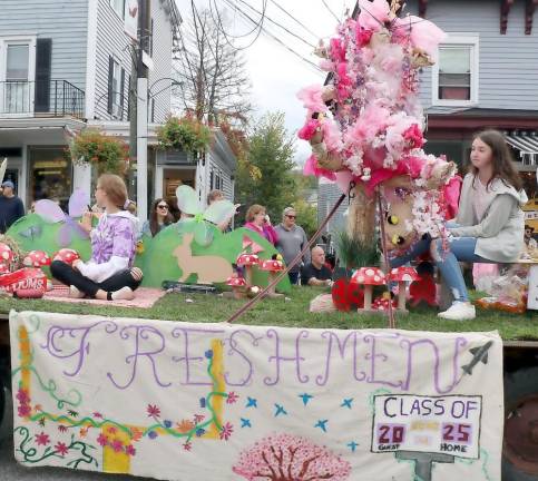 The “Spring” themed float created by the Freshman Class.