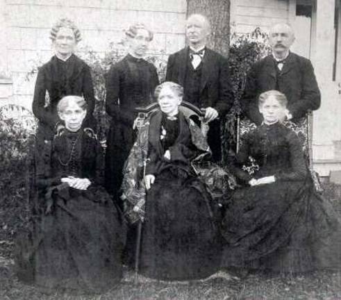 My turn Jean Beattie May The legacy of the Burt family in Warwick Photo provided by the Warwick Historical Society Pictured in front of the Shingle House are Grinnell Burt, (far right) his brother, Thomas, and five of their seven siblings. The photograph was probably taken in the 1880þÄôs.