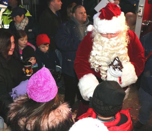 Record crowd at Warwick's Christmas Tree lighting and early Santa visit Santa, traveling in a modern fire apparatus, made his usual early surprise visit and handed out goodies to the excited children who lined up to greet him.