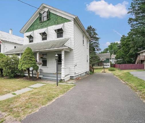 Vintage home offers yesteryear charm Vintage home offers yesteryear charm