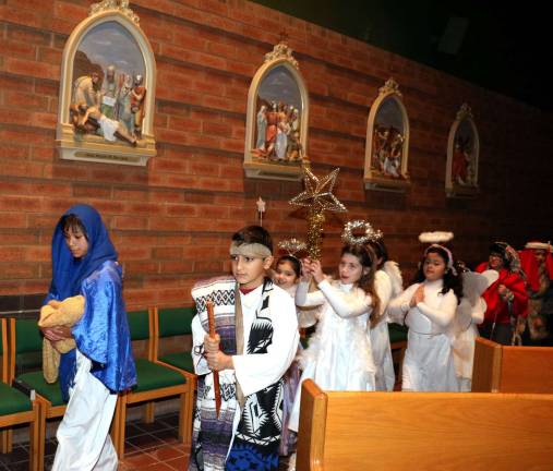 Spanish Mass at St. Stephen's held to celebrate El Dia De Reyes, the Epiphany Photos by Roger Gavan The Mass began with a procession of children in costumes who were dressed as Mary, carrying the baby Jesus, Joseph and the Three Wise Men.