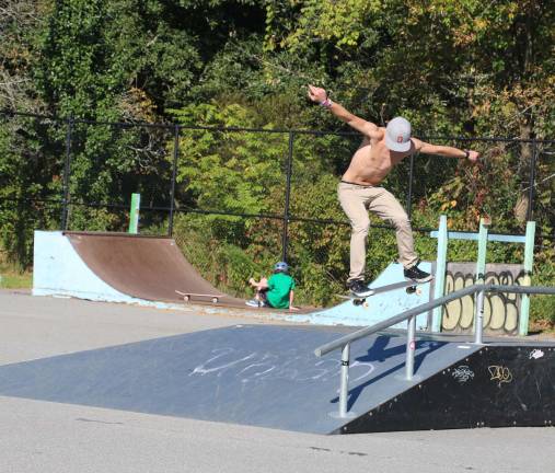 Annual Game of Skate raises $188 for Project Knomad Photo by Roger Gavan On Sunday, Sept. 24, "Game of Skate: Future Skate," a competition and festive event held at the Robert J. Newhard Skate Park in Veterans Memorial Park, raised $188 for Project Knomad.