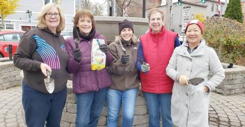 Warwick Valley Gardeners prepare for spring and the Lighting on the Green Nov. 23 - The Warwick Advertiser