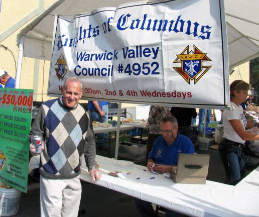 Applefest draws thousands - again Volunteer Pat Colman at the Knights of Columbus food stand. Non-profits benefit each year from Applefest.