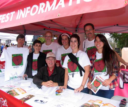 Applefest crowds exceed expectations and break records despite light rain Members of the Applefest Committee were on hand to provide information, hand out guides and sell T-shirts.Additional photos can be found online at warwickadvertiser.com.