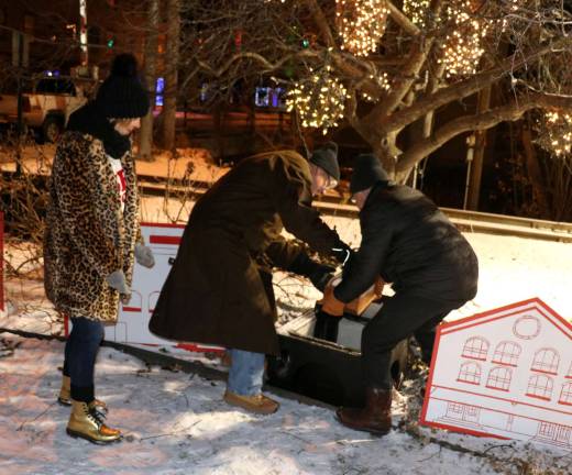 A year to remember Another large crowd celebrates New Year's Eve and Apple Eve on Railroad Avenue The time capsule will contain all of the details, planning and results of the yearlong Sesquicentennial events and celebrations to help guide a bicentennial committee 50 years from now.