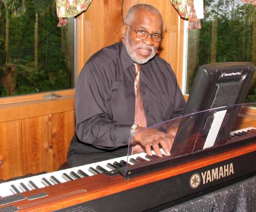 St. Stephen’s Educational Trust hosts annual cocktail party on May 23 Photo by Roger Gavan By popular demand, Richard Wiggins, a nightclub style singer/pianist, returns to provide the musical entertainment for the St. Stephenís Educational Trust seventeenth annual cocktail party scheduled for May 23.