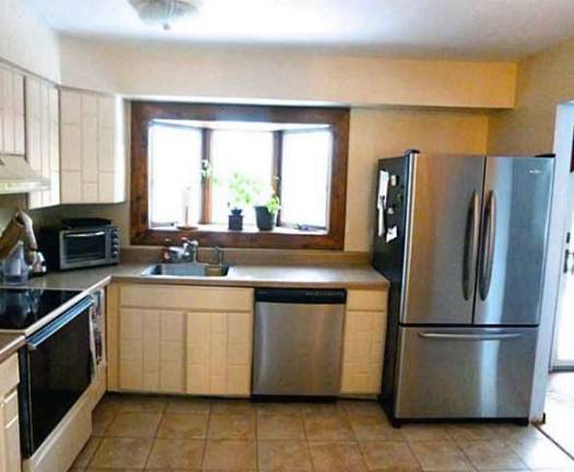 This High Meadow Drive property in Warwick is priced to sell This High Meadow Drive property in Warwick is priced to sell